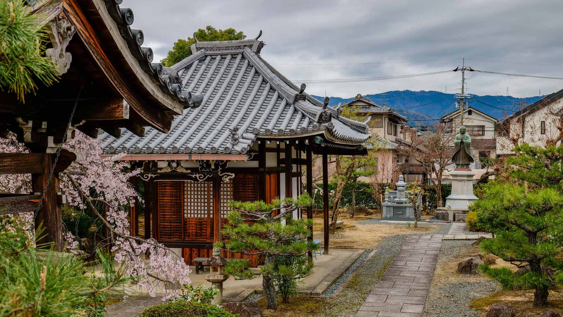 法華寺境内の様子